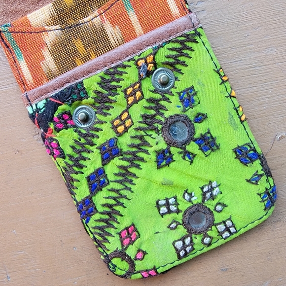 🌎👽 Free People Boho Embroidered Repurposed vtg banjara hippie Wallet card case - Picture 7 of 16